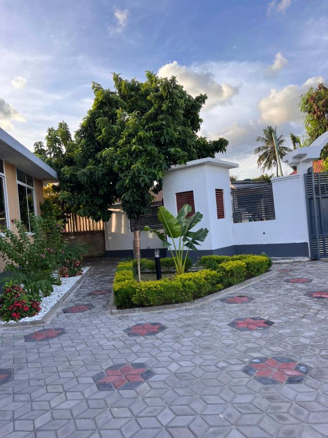 Haika Home Lodge Dar es Salaam Zewnętrze zdjęcie